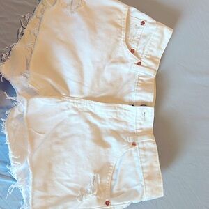 Gap 4”  Low Rise Stride White Denim Shorts Size 28/6 like new